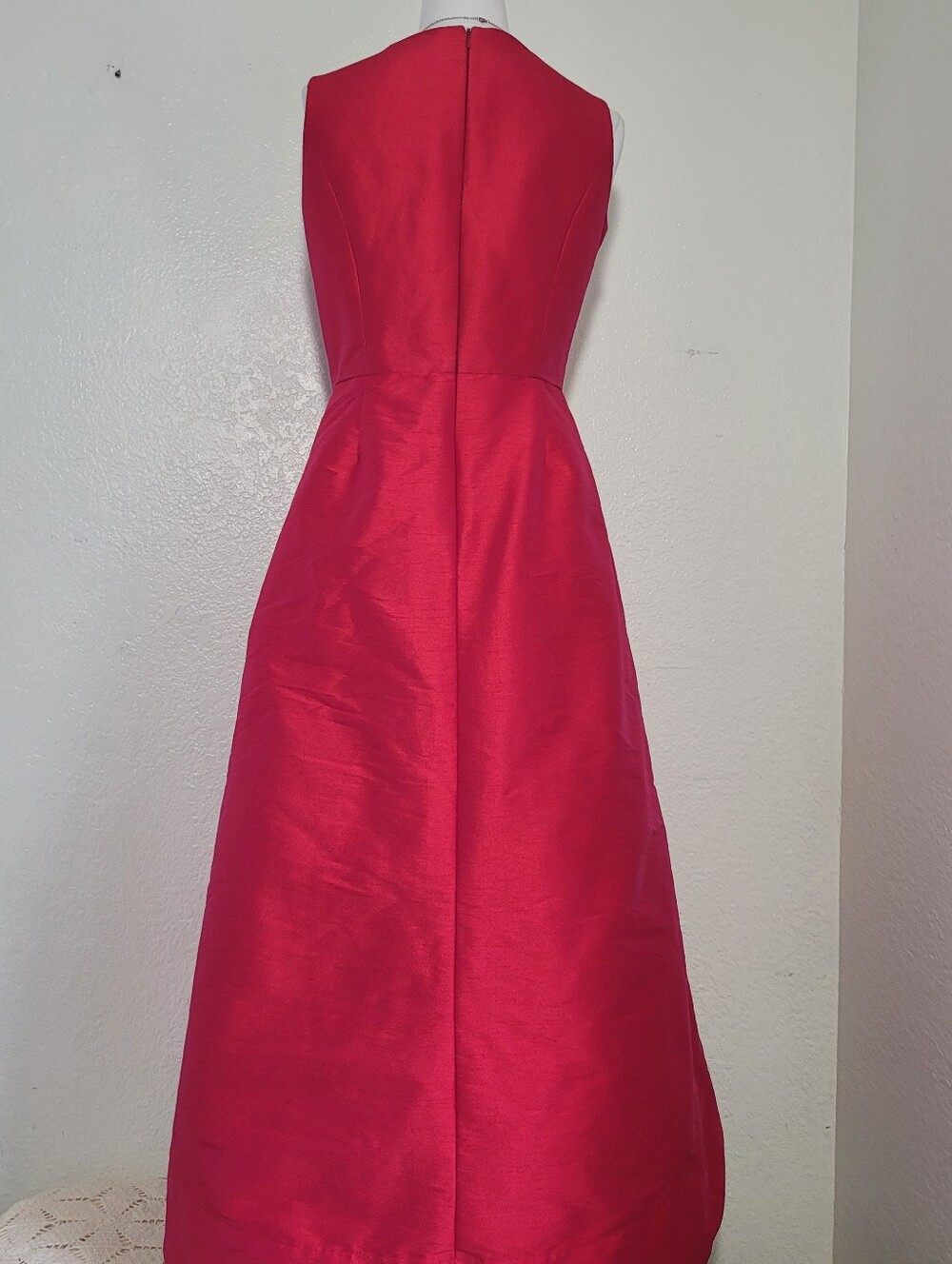 ALFRED SUNG Sangria Satin Sleveless V-Neckline Pleaded Cocktail Dress Size 12 - Picture 5 of 11